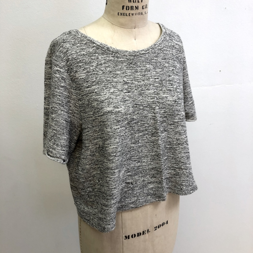 Cute H&M cropped sweatshirt tee
